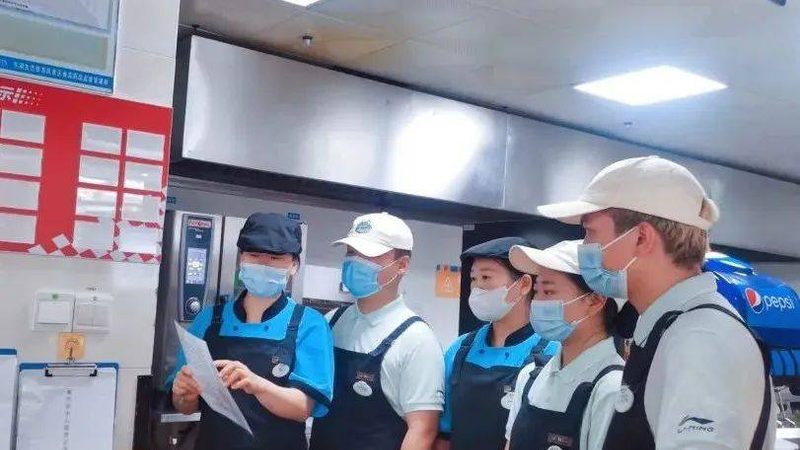 揭秘进口零食批发市场加盟：费用构成与投资分析